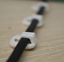 日本KM小號(hào)奶白粘貼式電話線固線夾 9枚入雙排電線固定器，高效理線新選擇